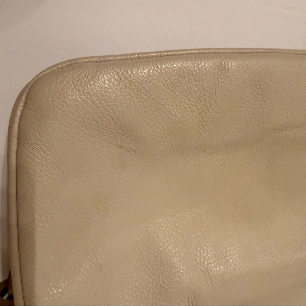 MARC BY MARC JACOBS WRISTLET CLUTCH BAG CREAM LEATHER MAGNET FLAP CLOSE